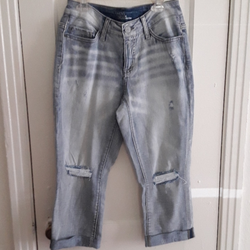 Time and Tru Cropped Stretchy Jeans